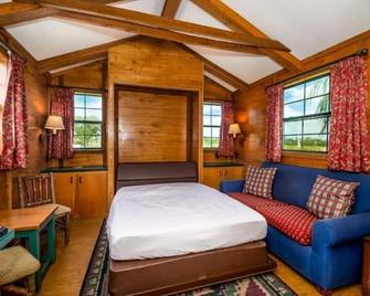 Waterfront Log Cabin On The Lake 10min To Beach! Pet Ok! Kayak For Rent #407 - Seminole - Bedroom