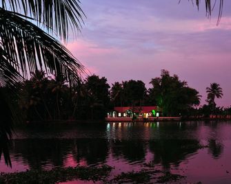 The Lake Resort by Maat Hotels - Alappuzha - Buiten zicht