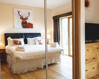 Clovenstone Lodges - Inverurie - Bedroom