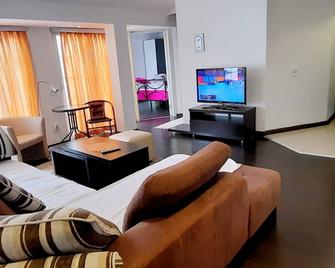 Aloha Luxury Apartments - Skopje - Living room