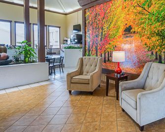 Quality Inn & Suites Frostburg-Cumberland - Frostburg - Salónek