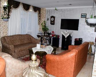 Dilhan Hotel - İçmeler - Living room