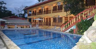 拉斯特雷斯班德拉斯酒店 - 曼努埃爾安東尼奧 - 曼努埃爾安東尼奧 - 游泳池