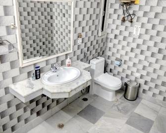 The Desire Hostel - New Delhi - Bathroom
