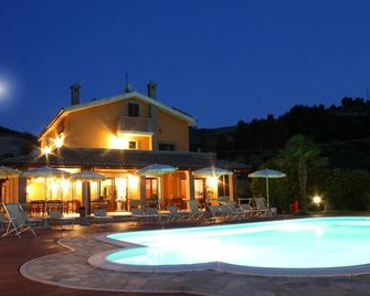 Country House La Foggetta - Pineto - Bazén