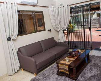 Dyna Guest House: Self-Catering Unit - Durban - Sala