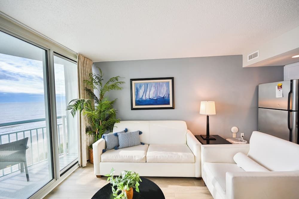 Oceanfront Luxury King Suite at Oceans One Resort - Myrtle Beach - Sala de estar