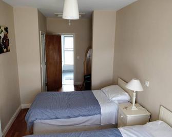 Barry's Bed and Breakfast - Bantry - Bedroom