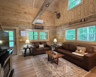 Boulder Ridge Cabin at Patoka Lake, Birdseye IN - Birdseye - Living room