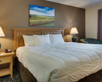 Everspring Inn & Suites - Oskaloosa - Bedroom