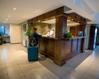 Tierra Tehuelche Hostería y Aparts - El Calafate - Front desk