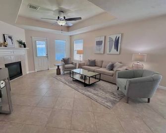 3-bedroom house in lovely Houston with AC, WiFi - Houston - Sala