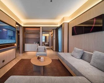 Orange Crystal Hotel Yangjiang - Yangjiang - Living room
