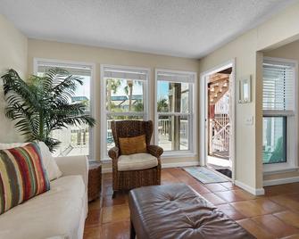 Labahia 123 - Pensacola Beach - Living room