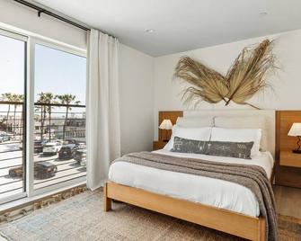 Tide House - Unit D - Modern Oceanview 1BD w Parking - El Segundo - Bedroom