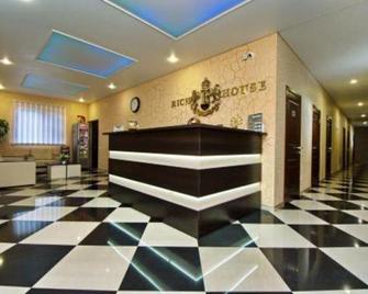 Rich-House Hotel - ג'לנדז'יק - דלפק קבלה