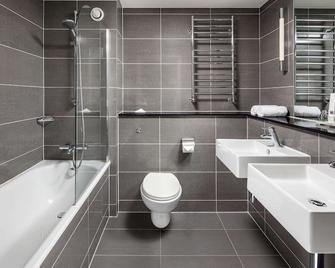 Radisson Blu Hotel, Cardiff - Cardiff - Bathroom
