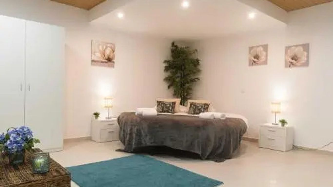 West Side Guesthouse