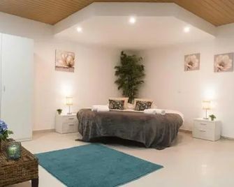 West Side Guesthouse - Peniche