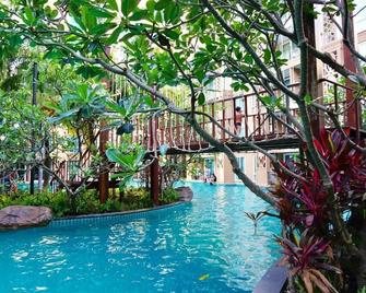 Atlantis Jomtien Waterworld Resort - Jomtien - Piscina