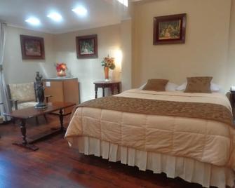 Hostal Colonial - Sucre - Bedroom