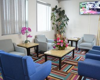 Days Inn by Wyndham Syracuse - Siracusa - Sala de estar