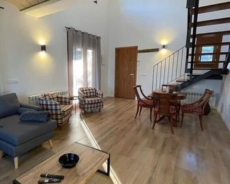 Casa De La Mestra, Espinalbet - Alberga - Castellar del Riu - Living room