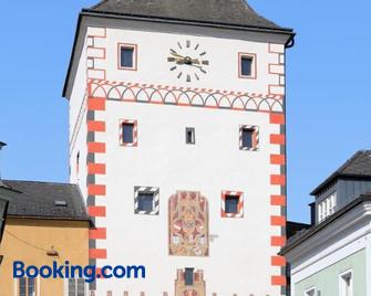 Stadthotel Restaurant Auerhahn - Vöcklabruck - Gebäude