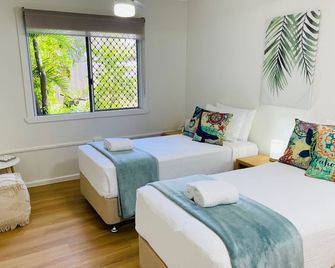 Ground Floor with Water Views - 우란간 - 침실