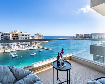 Scenic view 2BR flat in St Julian's Bay by Arco Collection - St. Julian's - Pool