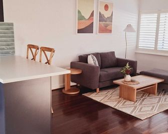 Relaxing Retreat Near Penguin Island - Rockingham - Wohnzimmer