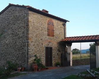 Casina in pietra - Pistoia - Edificio