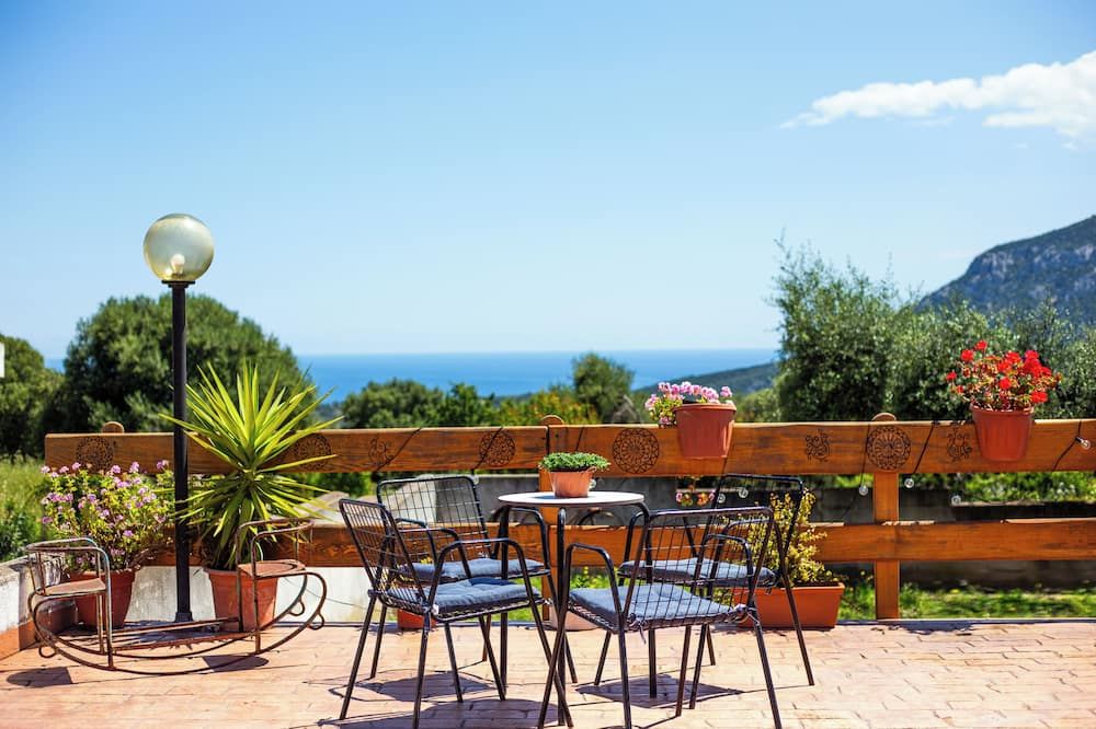 أجريتوريزمو بوليسا - كالا غونونى - شرفة مرصوفة