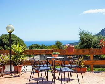 Agriturismo Paulesa - Cala Gonone - Patio