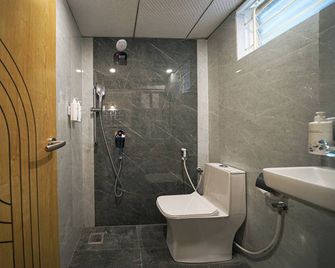 Olive Hotel Kundalahalli by Embassy Group - Bengaluru - Bathroom