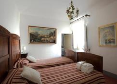 Historic home close to everything - Morciano di Romagna - Bedroom