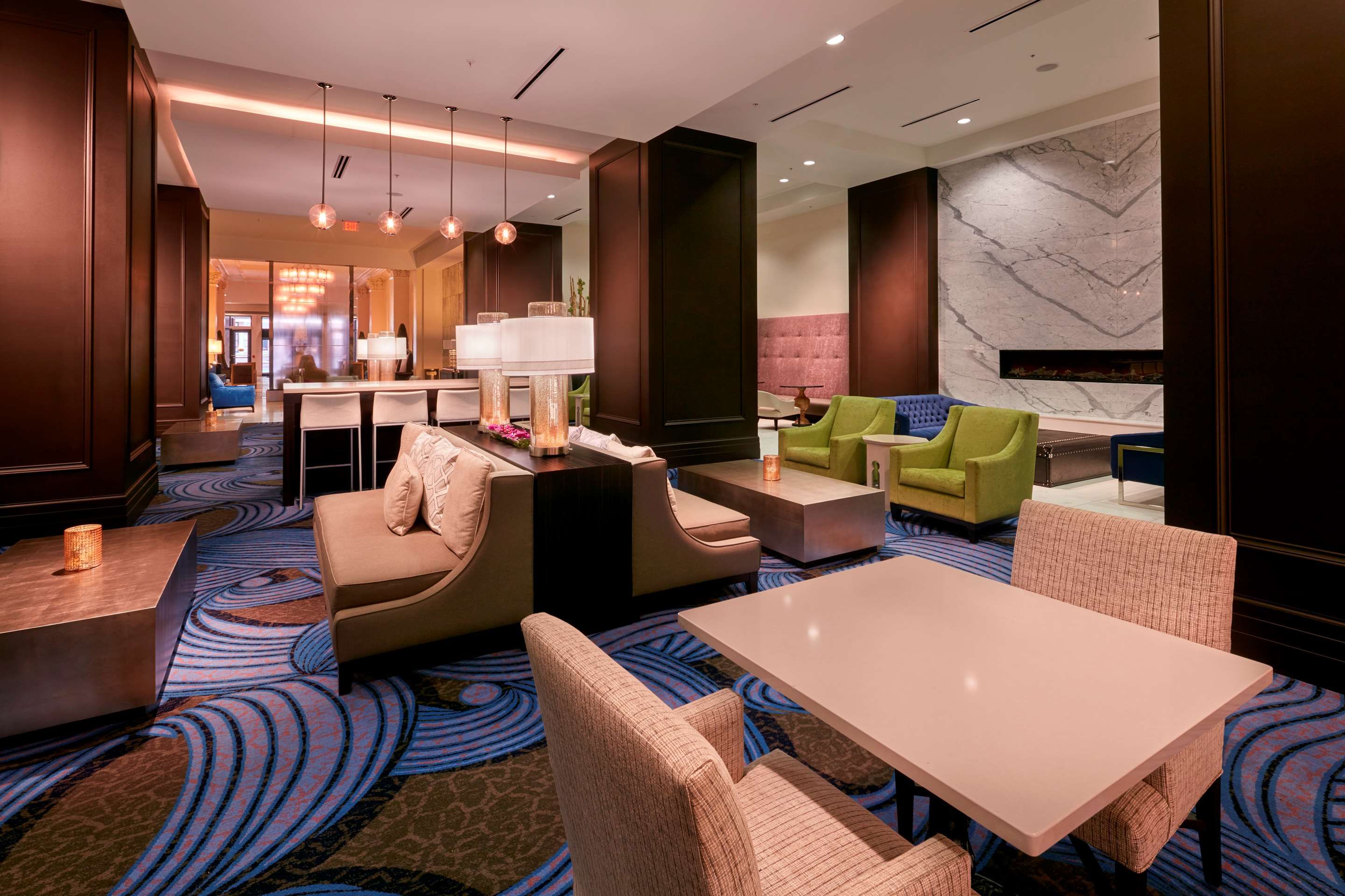 Embassy Suites by Hilton Louisville Downtown - לואיסוויל - טרקלין