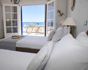 Aroura Homes 4br Beachfront Villa - Spétses - Bedroom