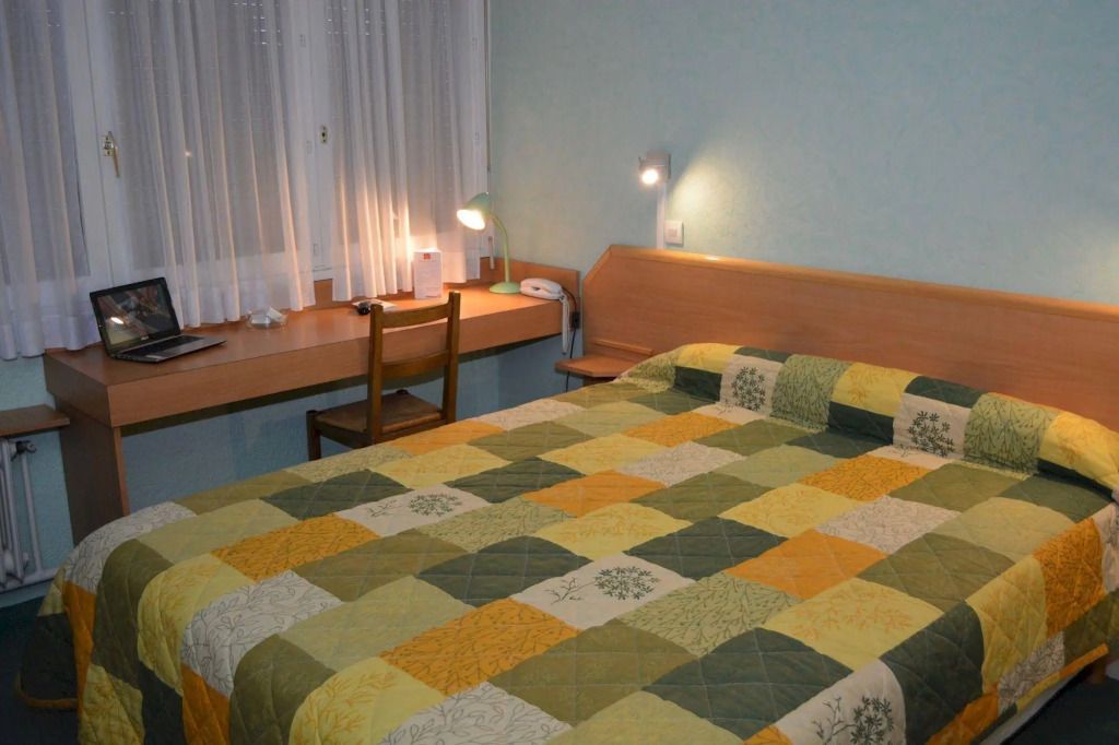 أوتل لو ليون برون