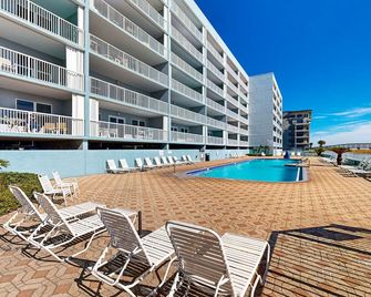 Modern oceanfront studio with pool access central AC and beach service - Fort Walton Beach - Pool