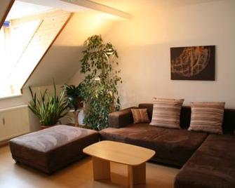 Gösser Bachgasslhof -- Bed And Breakfast -- Apartments - Leoben - Living room