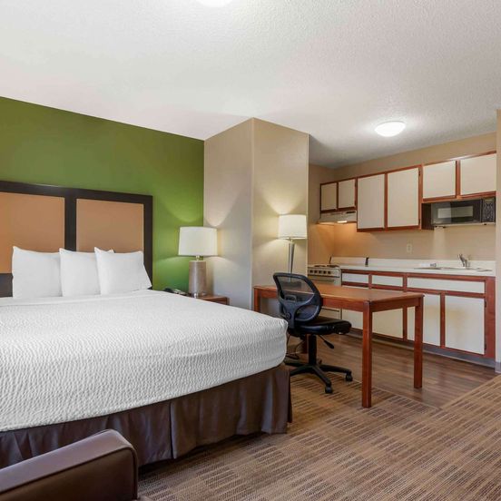 Bedroom view of Extended Stay America Select Suites - Rockford - State Street