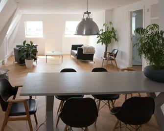 Canal house top floor in historic center Gouda - Gouda - Salle à manger