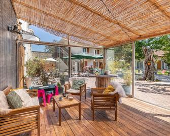 Hotel Les Vieux Acacias - Bégadan - Binnenhof