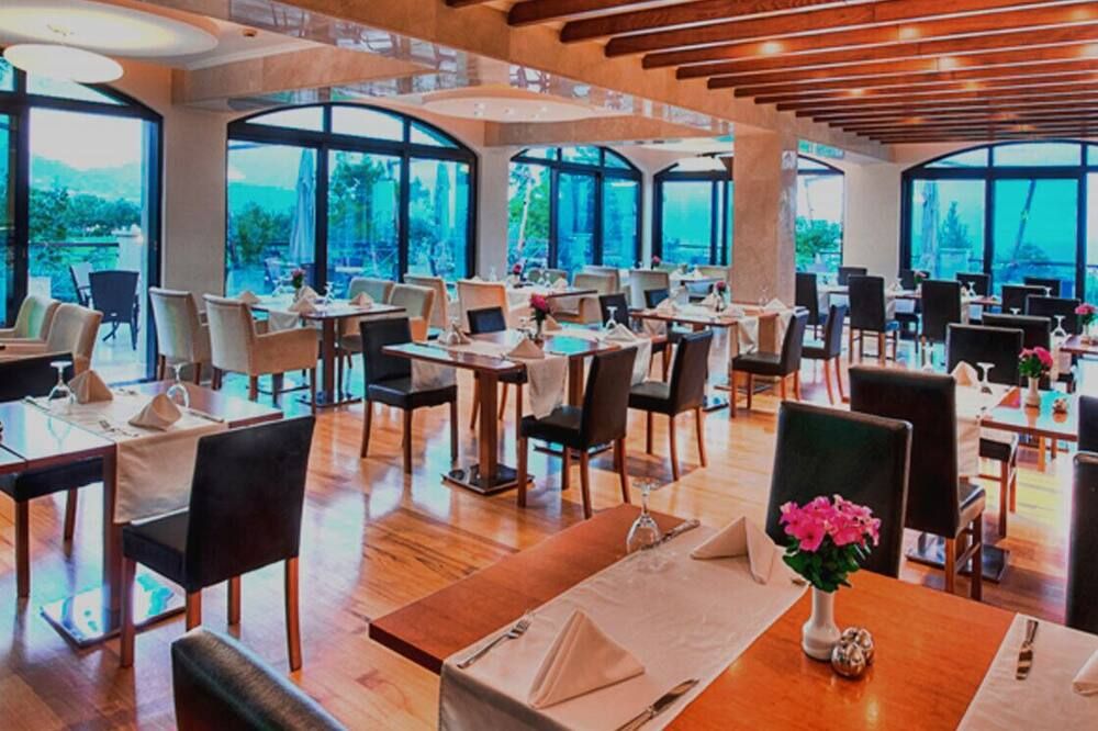 كورينوم جولف آند بيتش ريزورت