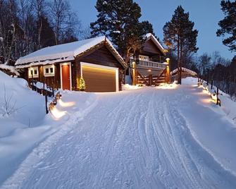 Beautiful and cozy cabin with sauna and wonderful view in idyllic Malangen - Meistervik - Edificio
