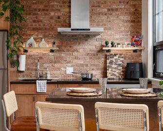 Pulaski Point Properties - Chicago - Comedor