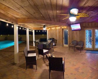 Serene & Fun Retreat with Pool - Lake Placid - Zwembad