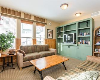 Ground Floor Condo at Creekside - pet friendly, ski-in/out, large mudroom. - Lumby - Living room