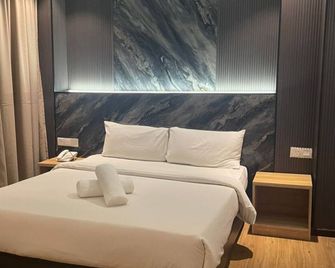 New Glow Hotel Miri - Miri
